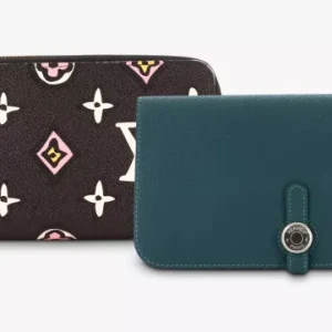 Organize your cards in style Women’s wallets with Authenticity Guarantee.